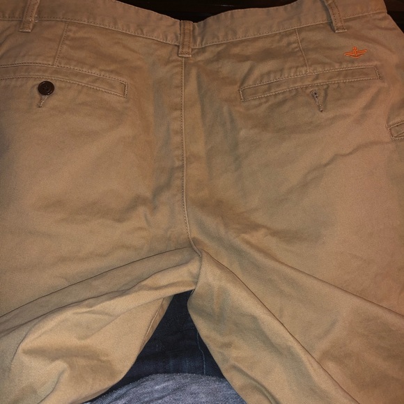 Men’s Dockers Beige Shorts - Picture 2 of 4